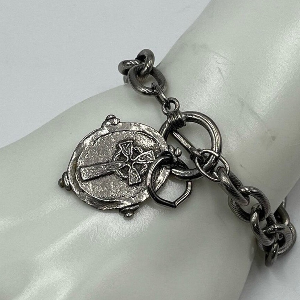 Susan Shaw Signed Silver Tone Chunky Cable‎ Celtic
Cross Coin Toggle Bracelet